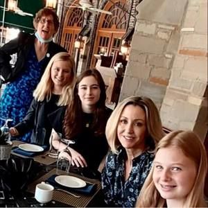 Meet your Posher, Deborah